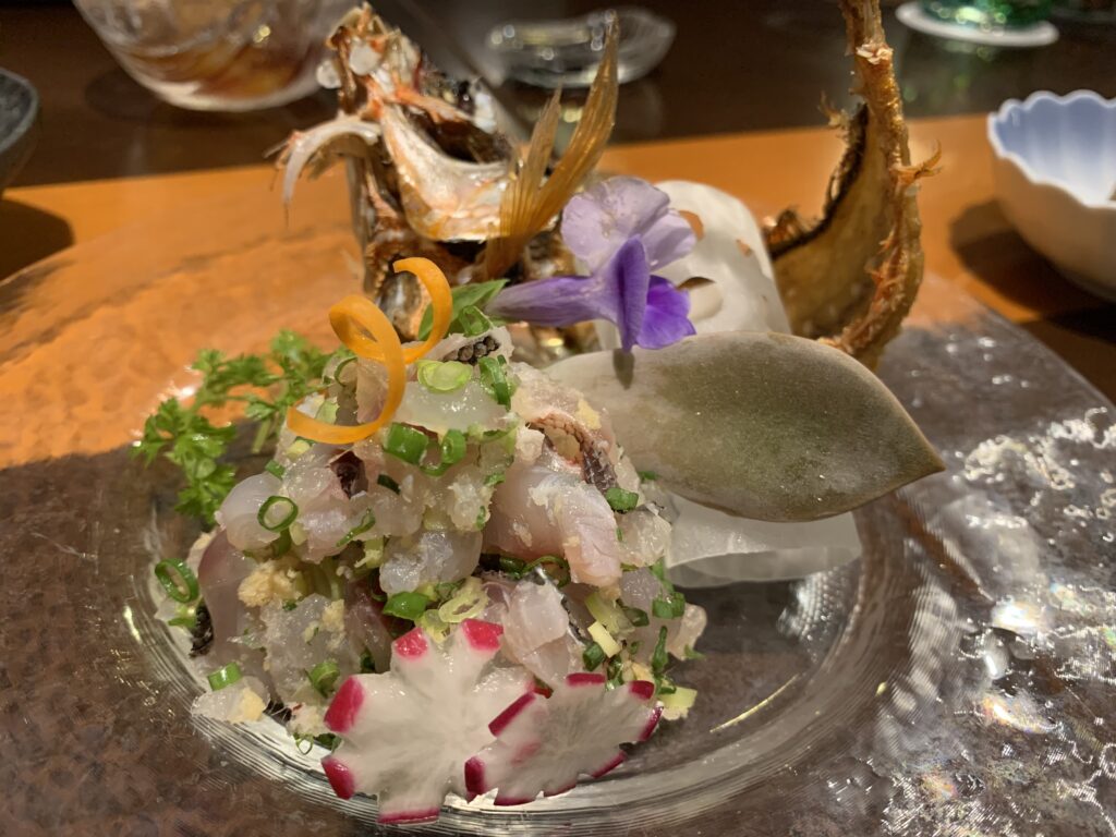 グルクンたたき