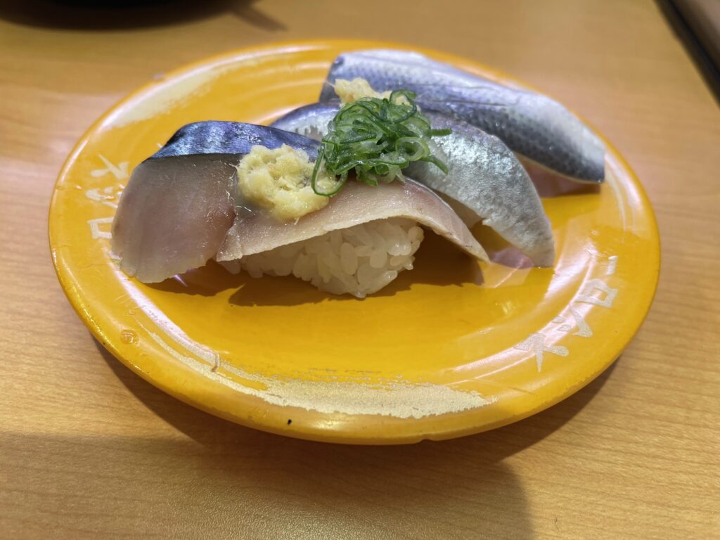 光りもの３貫盛り　170円
左から〆真さば、〆いわし、こはだ