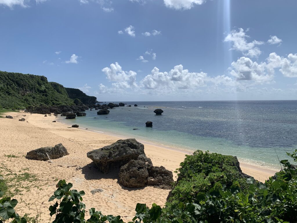 子供が喜ぶウォータースライダー付きプール隣接の保良泉ビーチ