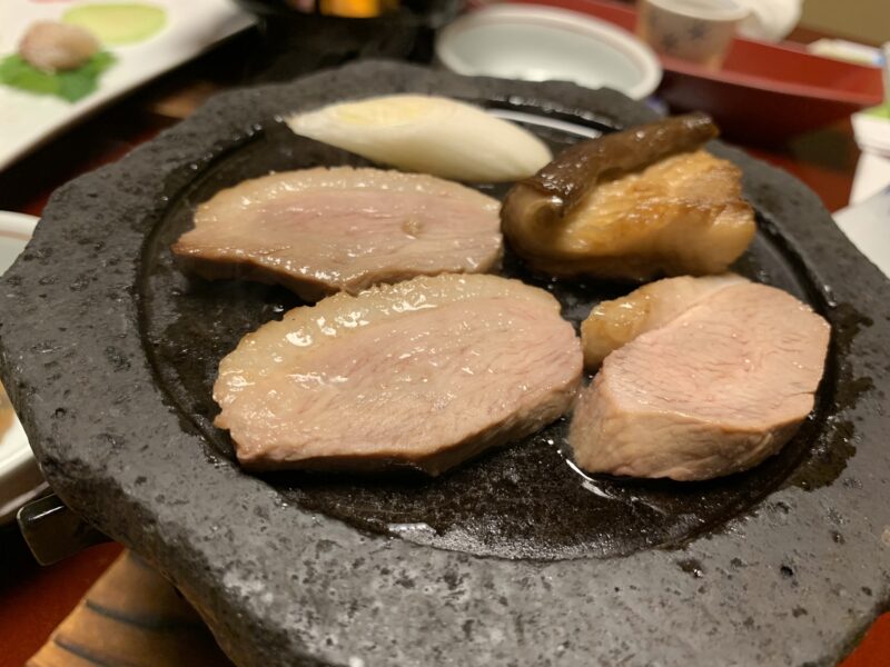 合鴨の和風ロース煮溶岩プレート焼き