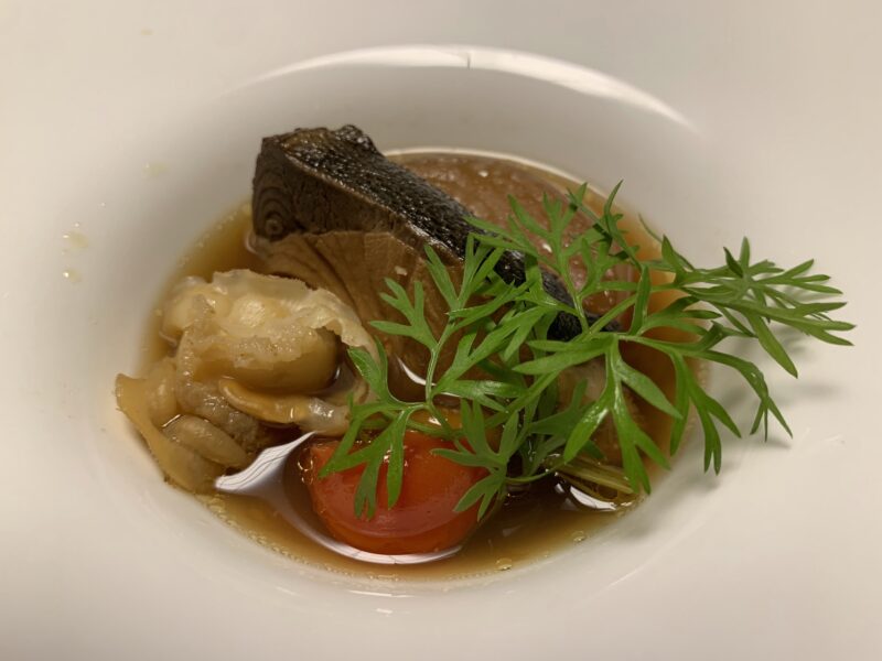 イカ墨ブイヤベース田舎風鰤大根　彩り地野菜