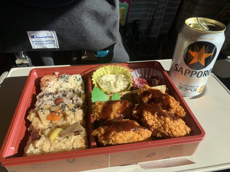 大宮駅構内のエキュートで購入したお弁当