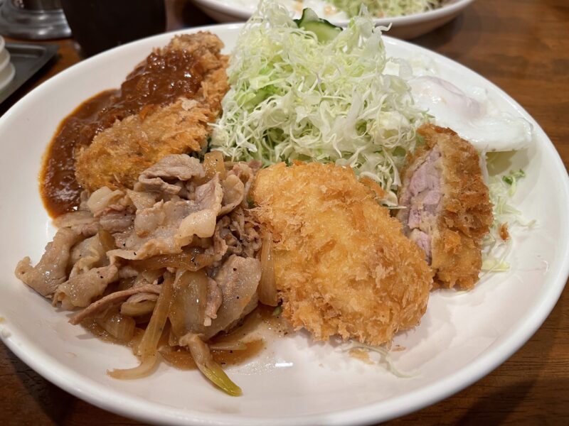 ミックスグリル+目玉焼きトッピング