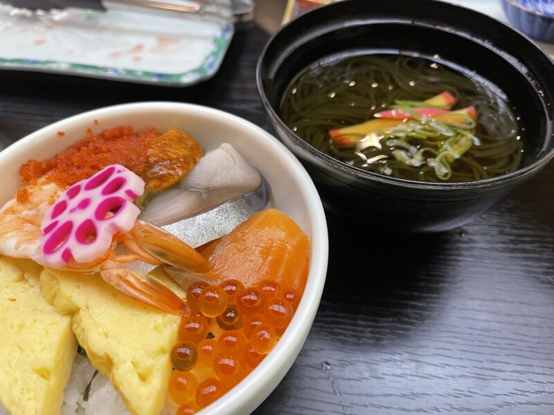 つがるロマン ちらし寿司
深浦特産 つるつるわかめ汁