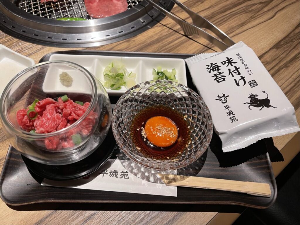 ユッケ 2002円(税込)