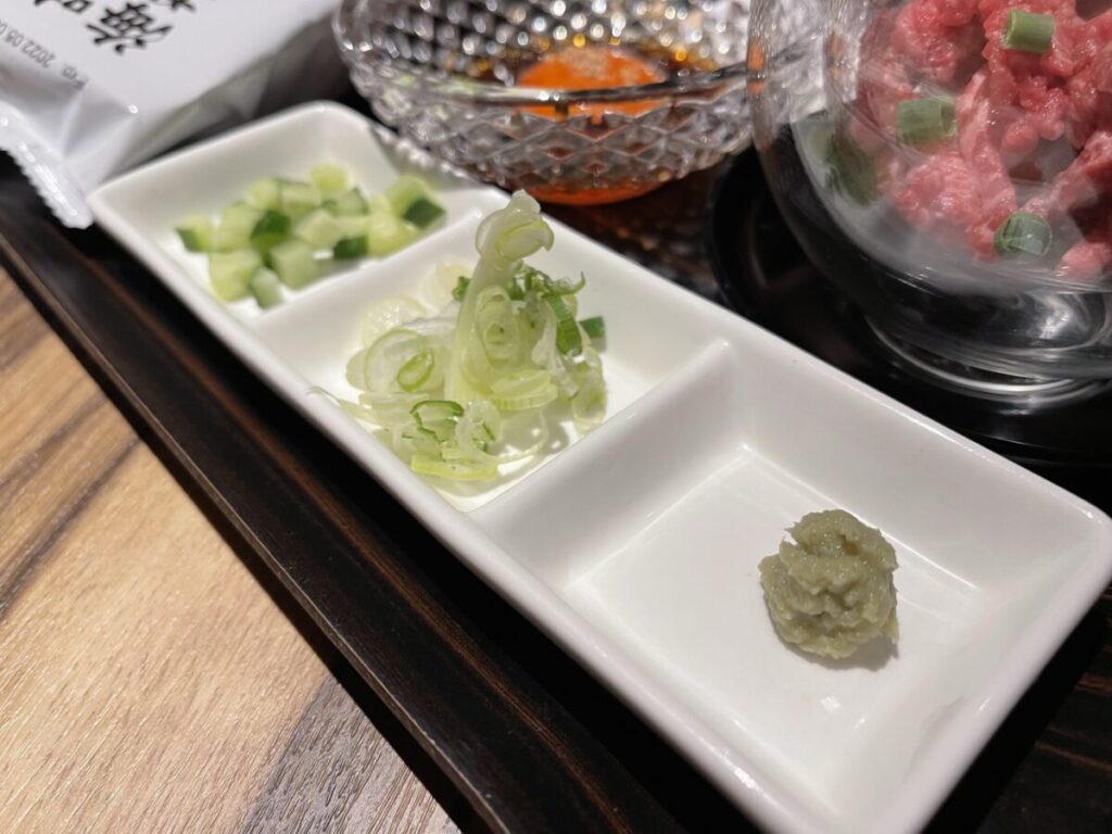 ユッケ 2,002円(税込)