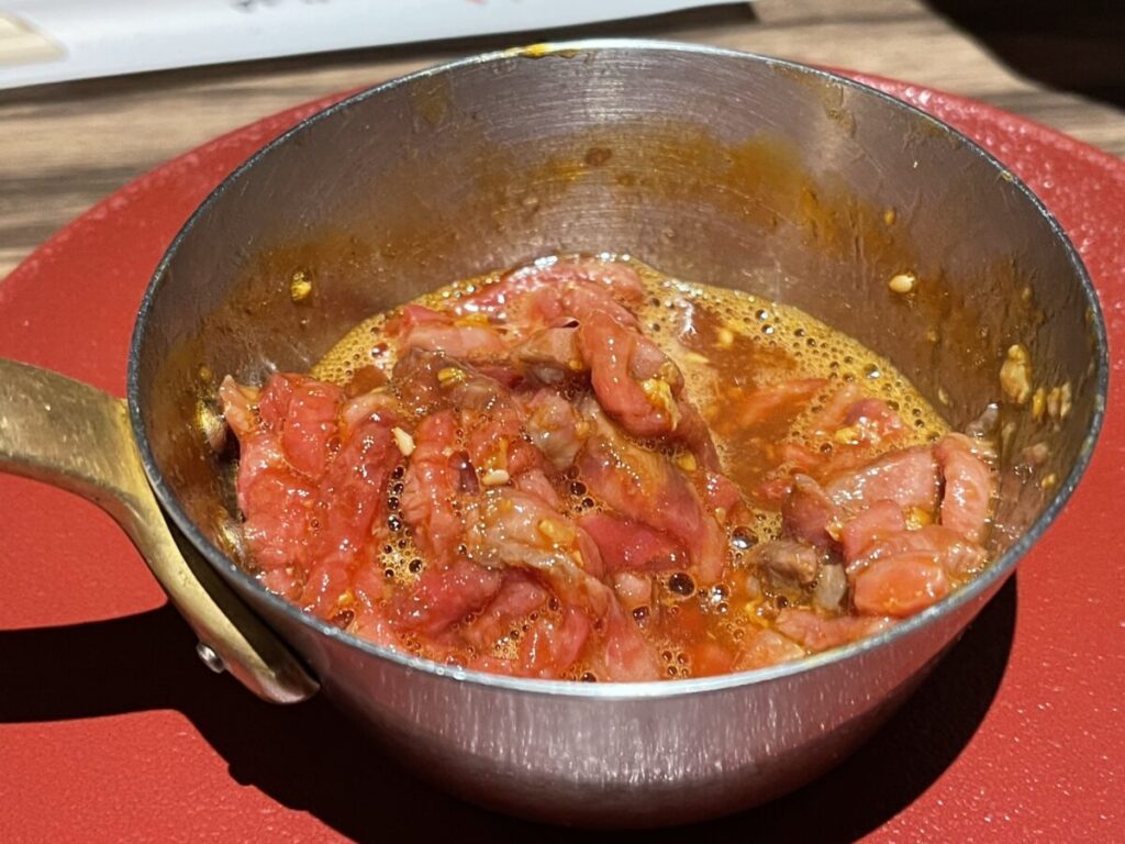 『濃厚卵』和牛カルビの焼ユッケ 1,188円(税込)