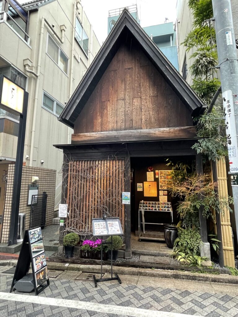 古民家風の外観