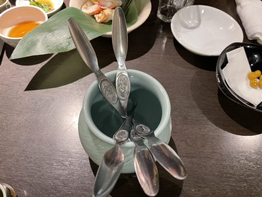 カニを食べるやつ