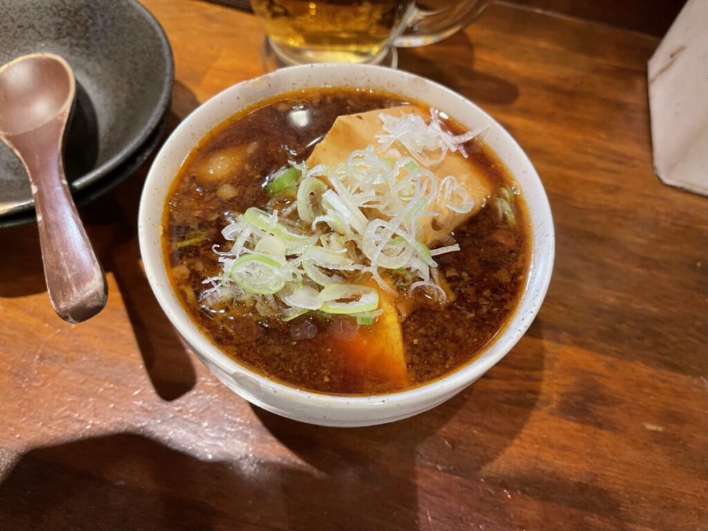 赤ワインと味噌の牛すじ肉豆腐 400円