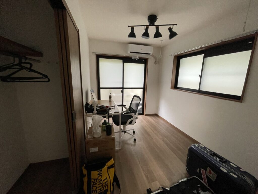 到着したばかりの部屋の状況