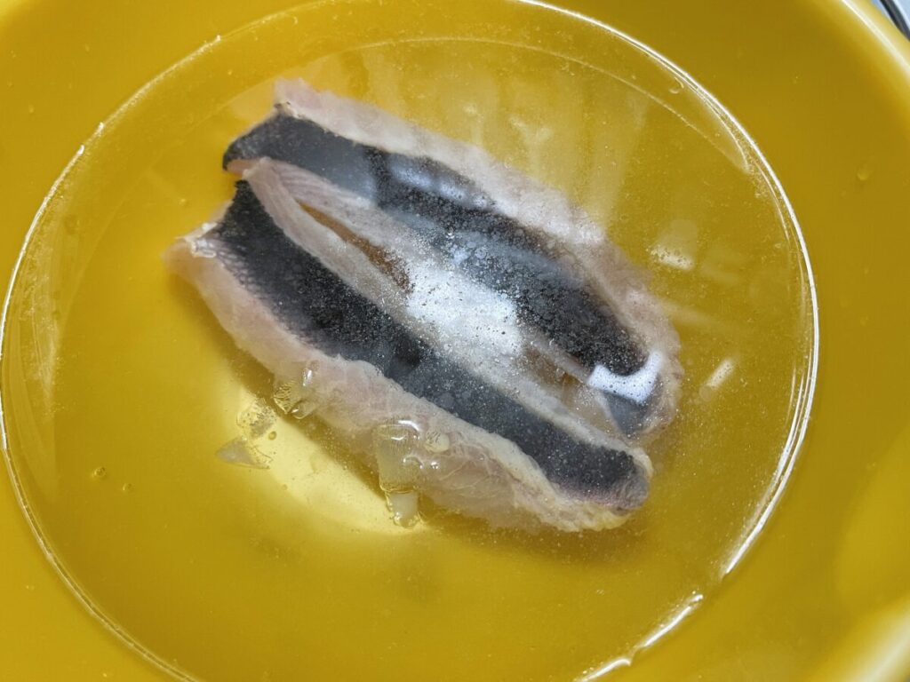 湯引きしたグルクン