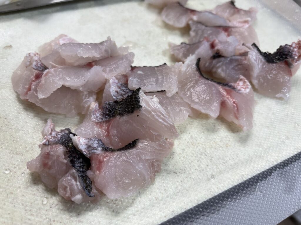 湯引きしたグルクン