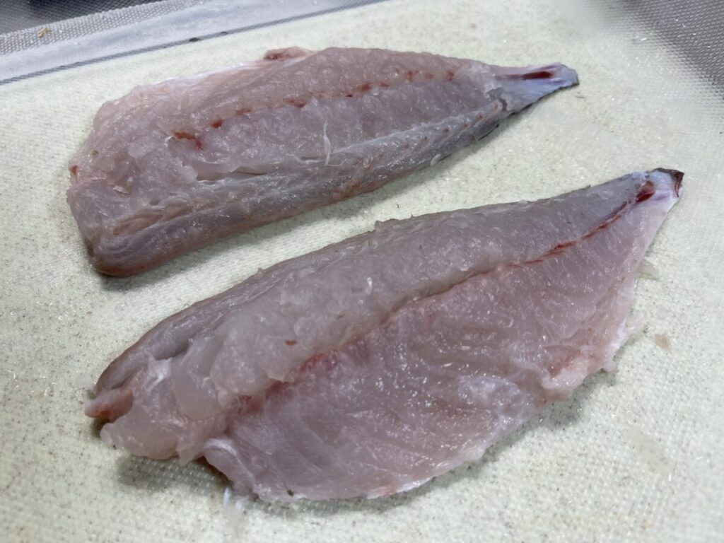 グルクンの三枚おろし