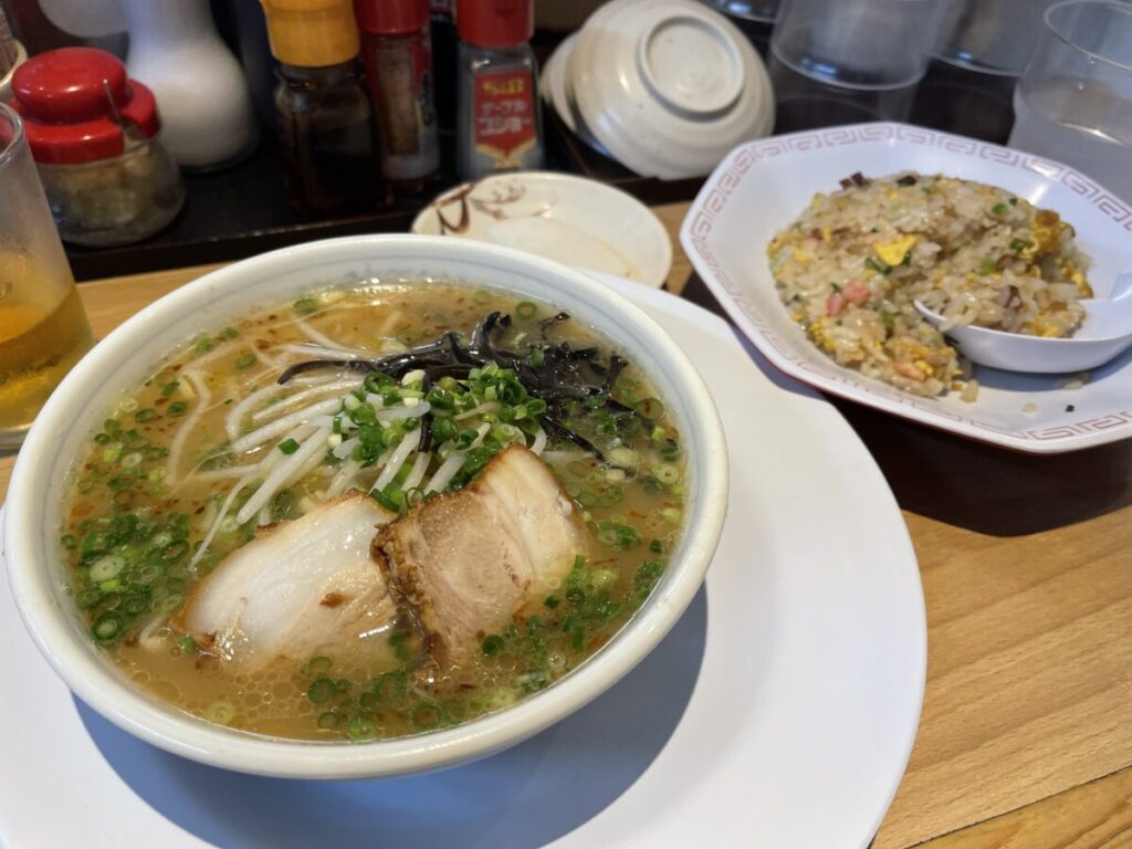 セット（ラーメンSSサイズ＋半チャーハン）900円