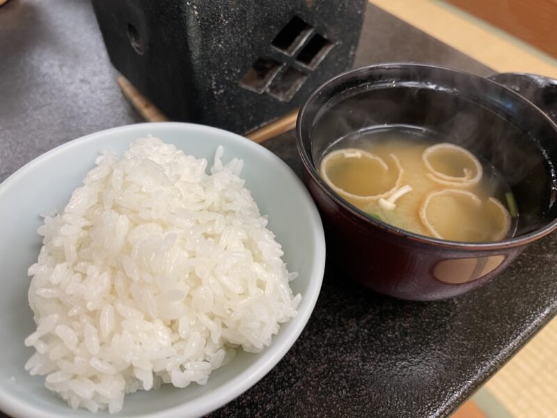 ご飯と味噌汁