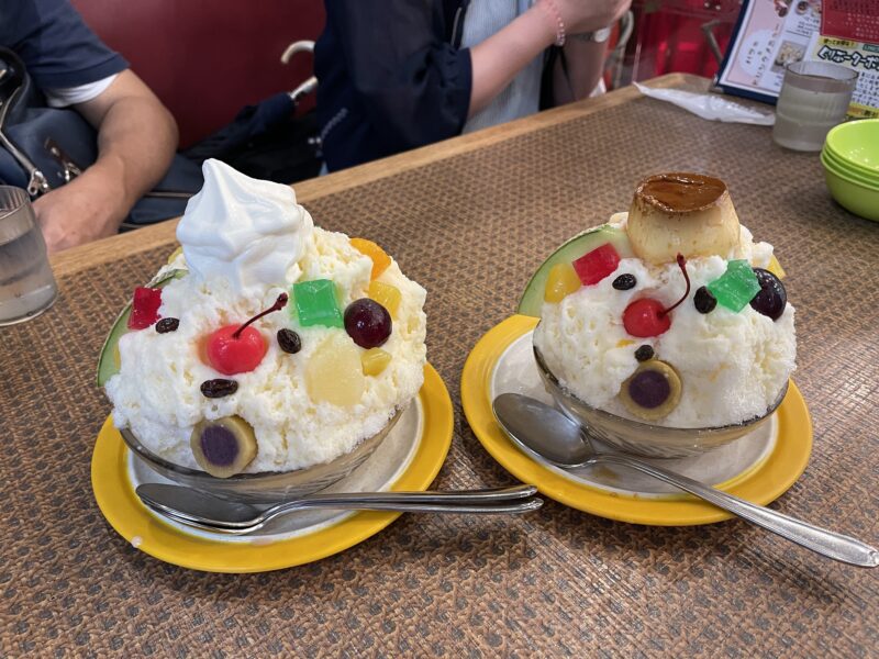 ソフト白熊(レギュラー)とプリン白熊(ベビー)の大きさ比較