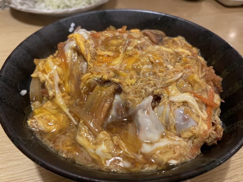 六白黒豚特製かつ丼の大盛1,370円