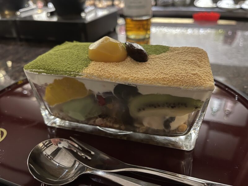 抹茶と黒ごまプリンのパフェ