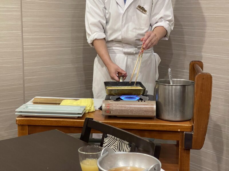 シェフが作るだし巻き卵