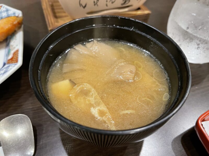 お鍋で温めた味噌汁